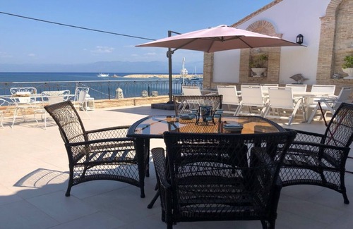 Koroni House | Enjoy the beauty of Koroni and the Messinia region in comfort and style.