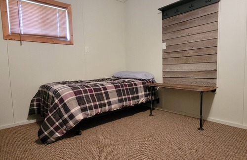 Kimball Cabin | Enjoy the countryside while being 30 min from the Missouri River