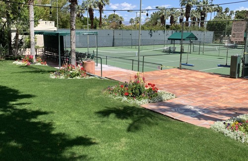 Palm Springs Resort | Enjoy the Holidays at the beautiful Palm Springs Tennis Club.