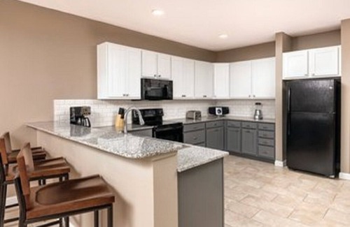 Marble Falls Resort | Enjoy the lake and nearby river!