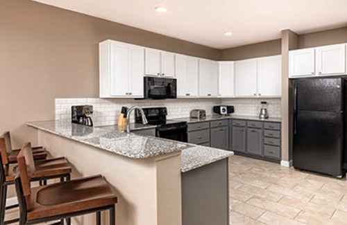 Marble Falls Resort | Enjoy the lake and nearby river!