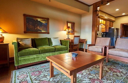 Ridgedale Condo | Enjoy the views of Table Rock Lake in this 2BD resort condo