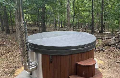 Berkeley Springs Apartment | Enjoy this cabin/tiny home on 24 acres of oak and hickory forest close to Berkeley Springs, WV