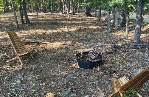 Berkeley Springs Apartment | Enjoy this cabin/tiny home on 24 acres of oak and hickory forest close to Berkeley Springs, WV
