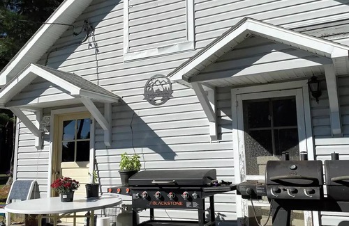 Arietta Cabin | Enjoy with the whole family at Camp Emerson with 2 cozy cabins!