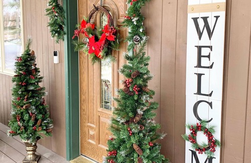 North Pole House | Enjoy year round Christmas in North Pole AK with 3 beds 2 baths