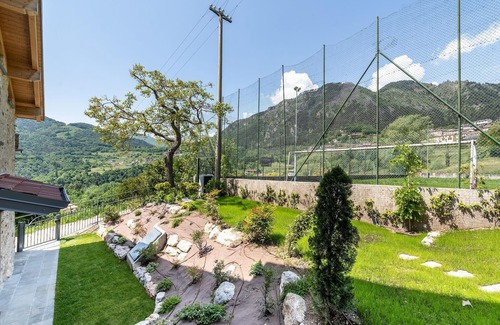 Vesio House | Enjoy your vacation and the view of Lake Garada in this tasteful family farmhouse.