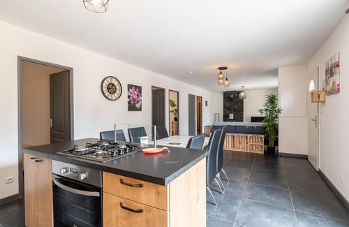 Montfort-sur-Argens House | Enjoy your vacation in idyllic surroundings in this beautiful vacation home with pool.