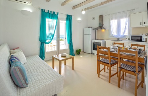 Karystos Apartment | Enjoy your stay at Karystos Villas with a wonderfull view over the sea!