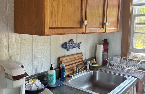 Isle of Springs Cottage | Enjoyable 1-bedroom rustic cottage in Southport.