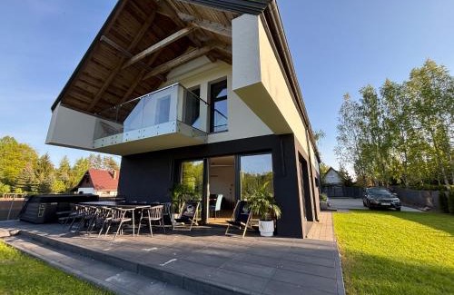 Winiec Villa | Enklawa Winiec - nowoczesny dom nad jeziorem, 6 sypialni, jacuzzi