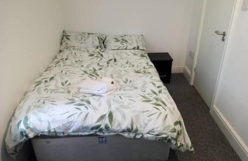Burnley House | Ensuite double-bed (R4) close to Burnley city centre