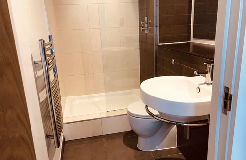 Cheetham Hill House | Ensuite room in Shared flat Manchester City centre