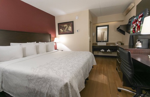Statesville House | Ensuring a Very Comfortable & Memorable Stay! Pet-friendly, Free Parking!