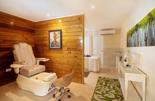 Charlotte House | Ensuring a Very Comfortable & Memorable Stay! 4 Units w/ Partial Ocean View!