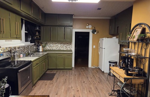 Hattiesburg House | ENTER & ENJOY 3 & 1.5 HOUSEnThe Best for Entertainment Purposes & Sleepovers