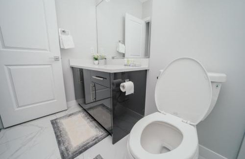 Beaumont House | Entire 1 bed and Den Near YEG International Airport