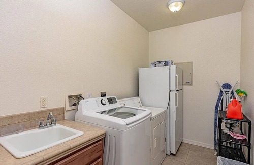 Fort Mohave House | Entire 2,379 sqft house with a lot of amenities!