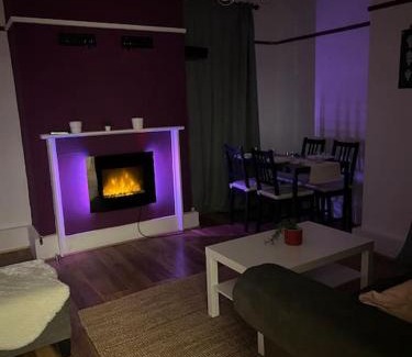 Larkhall Apartment | Entire 2 bed flat in London