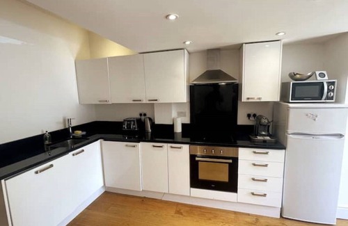 Parsons Green and Walham Apartment | Entire 2Bedroom Flat with Garden