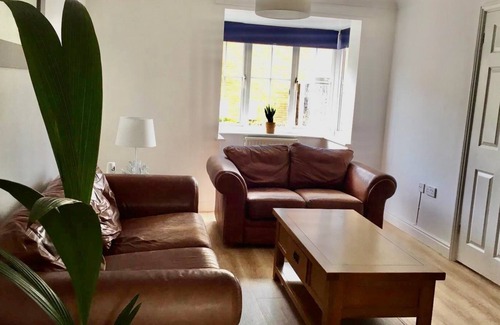 Beccles House | Entire 3-bed House - Child & Pet Friendly