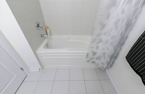 Meadowvale Village House | Entire 4BR 3BA Home in Mississauga, Sleeps12