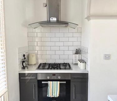 Southville Apartment | Entire Apartment by City Centre & Harbourside