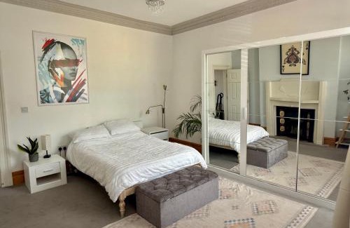 Southville Apartment | Entire Apartment by City Centre & Harbourside