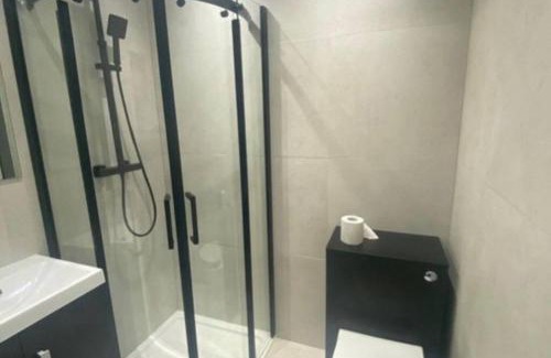 Uxbridge North Apartment | Entire Apartment perfectly located for Heathrow Airport