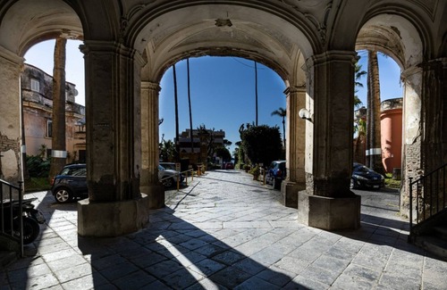 Portici Apartment | Entire Apartment Royal Rooms Portici
