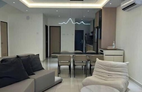 Central District House | Entire Cozy Home @ Sutera Mall/Paradign Mall 10pax