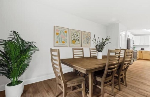 Taylors House | Entire duplex w/2 private decks, great for group