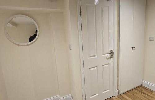 Fifield Apartment | Entire en-suite room in Windsor home with free parking