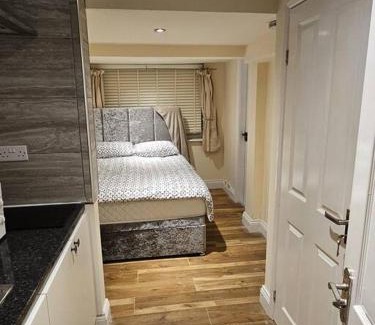 Fifield Apartment | Entire en-suite room in Windsor home with free parking