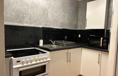 Falkirk Apartment | Entire Flat-Central Scotland (Falkirk)| Self-Checkin |Pet-friendly with parking
