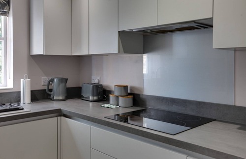 Bishop's Stortford Condo | Entire home/flat perfect for contractors