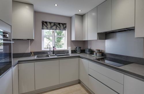 Bishop's Stortford Condo | Entire home/flat perfect for contractors