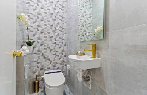 Hillsborough Villa | Entire home in Central Auckland