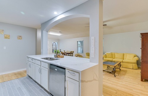 Stoney Ridge House | Entire home in Del Valle with backyard. Pet-friendly!