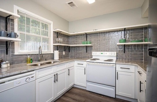 Norcross House | Entire Home in Norcross, 7 Min to I-85