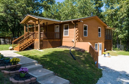 Johnson County House | Entire Home near off 50 HWY near KC, Lee's Summit, Kingsville, Warrensburg,