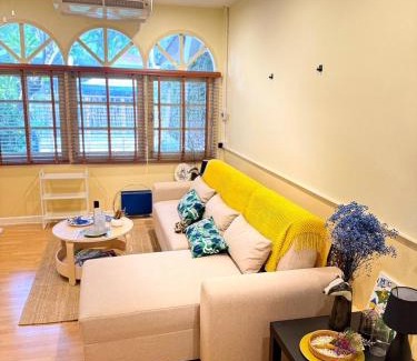 Bangkok Central Business District House | Entire House 6 people 3Beds 2Baths near BTS Asoke Terminal21