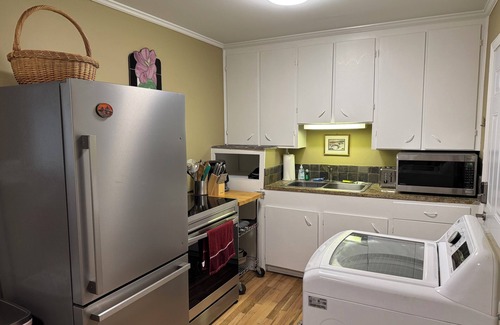 Summerville House | Entire House - Antique Mall Cottage