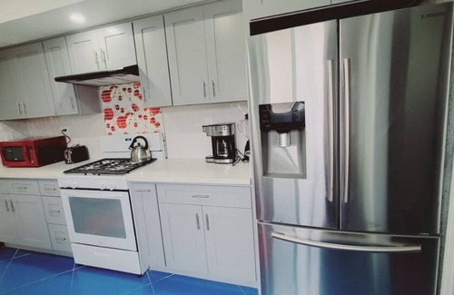 Garden Grove House | Entire House Near Disneyland. 2 Kitchens -5 bedrooms- 3 bathrooms- sleeps 14