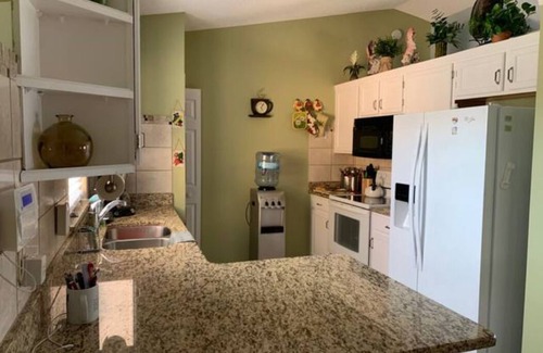 Interchange Square House | Entire House- Palm Bay Renovated