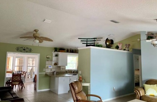 Interchange Square House | Entire House- Palm Bay Renovated