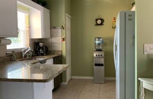Interchange Square House | Entire House- Palm Bay Renovated