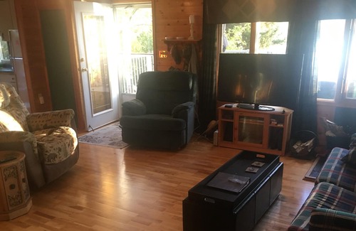 Torrington House | Entire Lakefront Family Cottage on Pine Lake