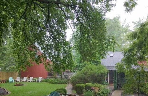Utica Bed & Breakfast | entire landers house, 4 bed,3.5 bath, sleep 8, no pet