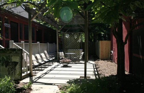Utica Bed & Breakfast | entire landers house, 4 bed,3.5 bath, sleep 8, no pet